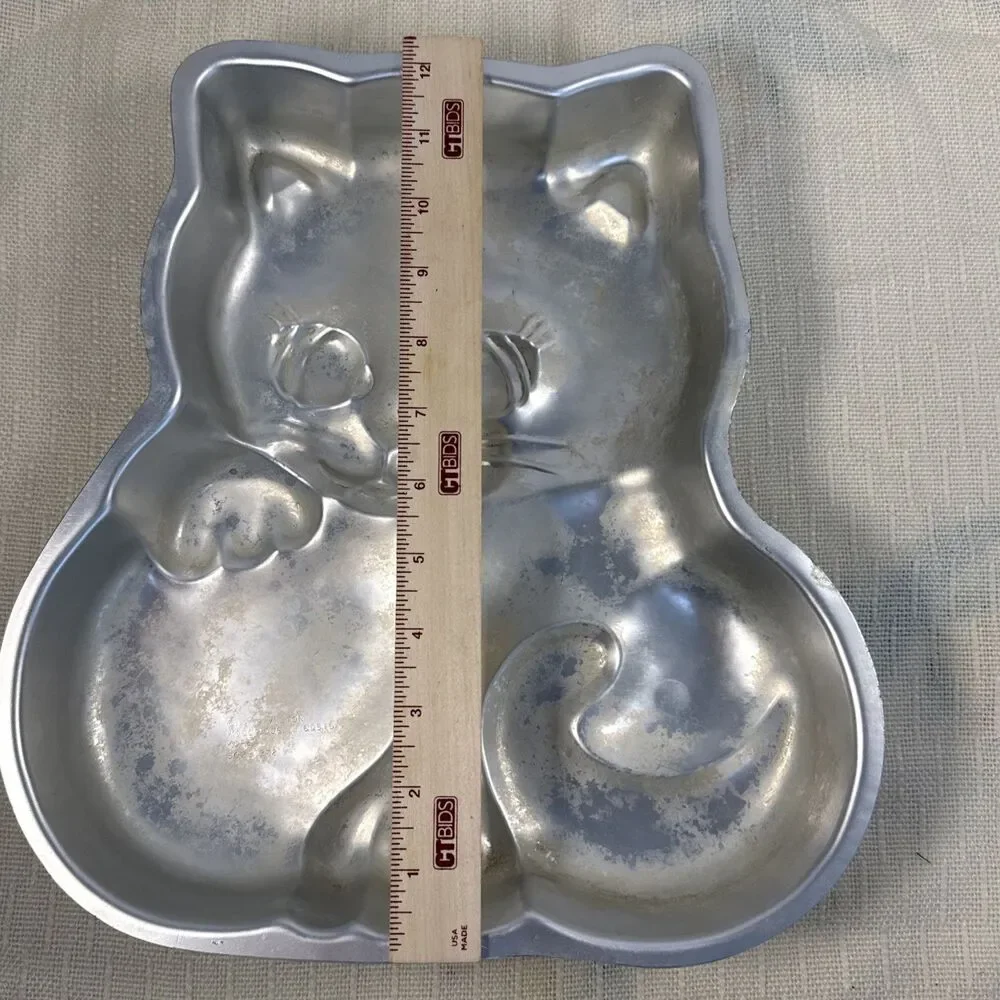 Vintage 1979 Wilton Cake Pan Kitten Collectible 502-1972 Kitty Cat Tin Mold